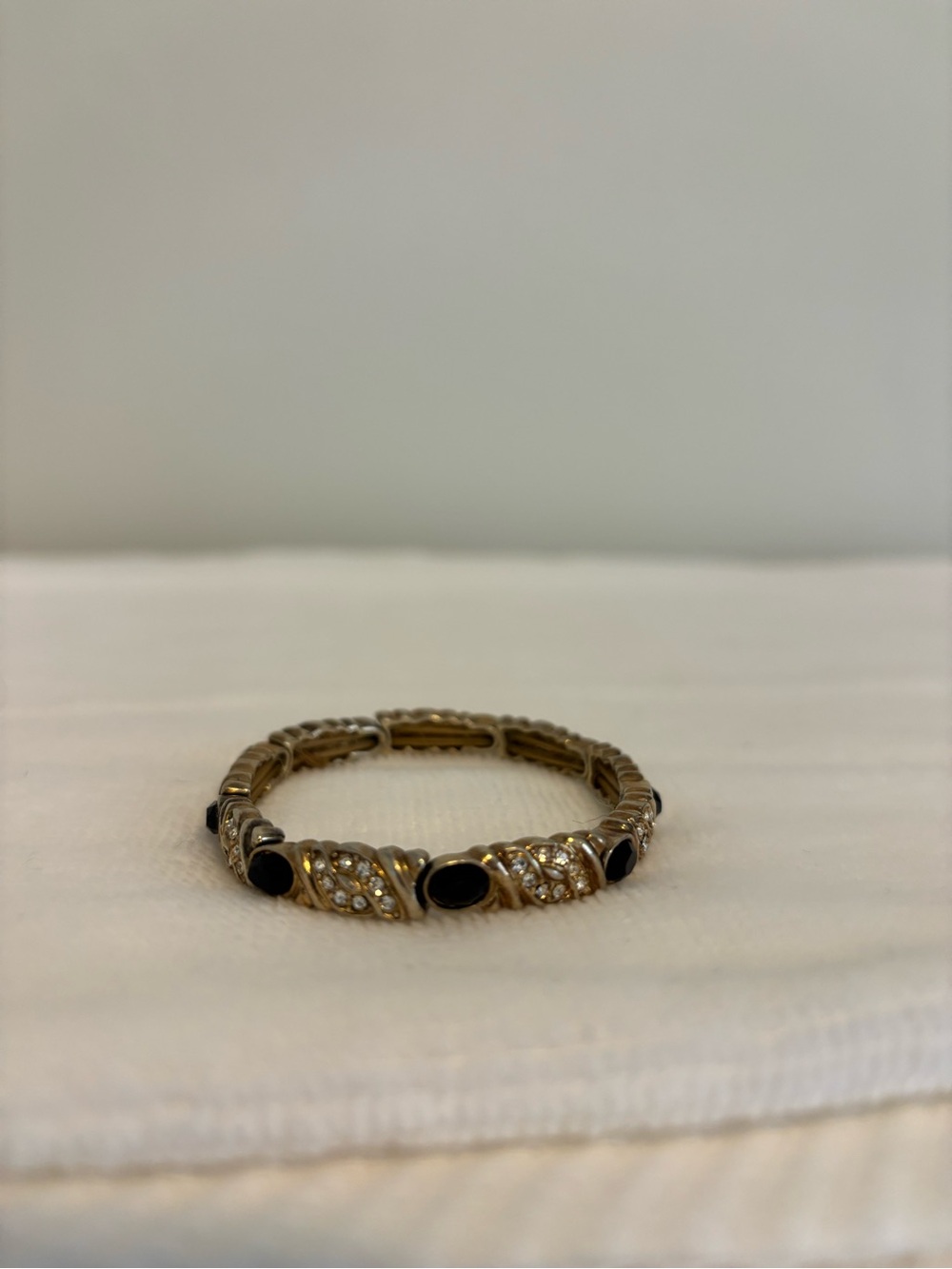 Vintage gold toned bracelet with black and clear stones